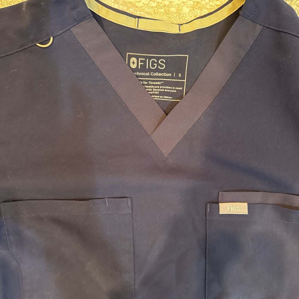 FIGS Technical Collection Catarina One-Pocket Scrub Top Navy Blue Size S